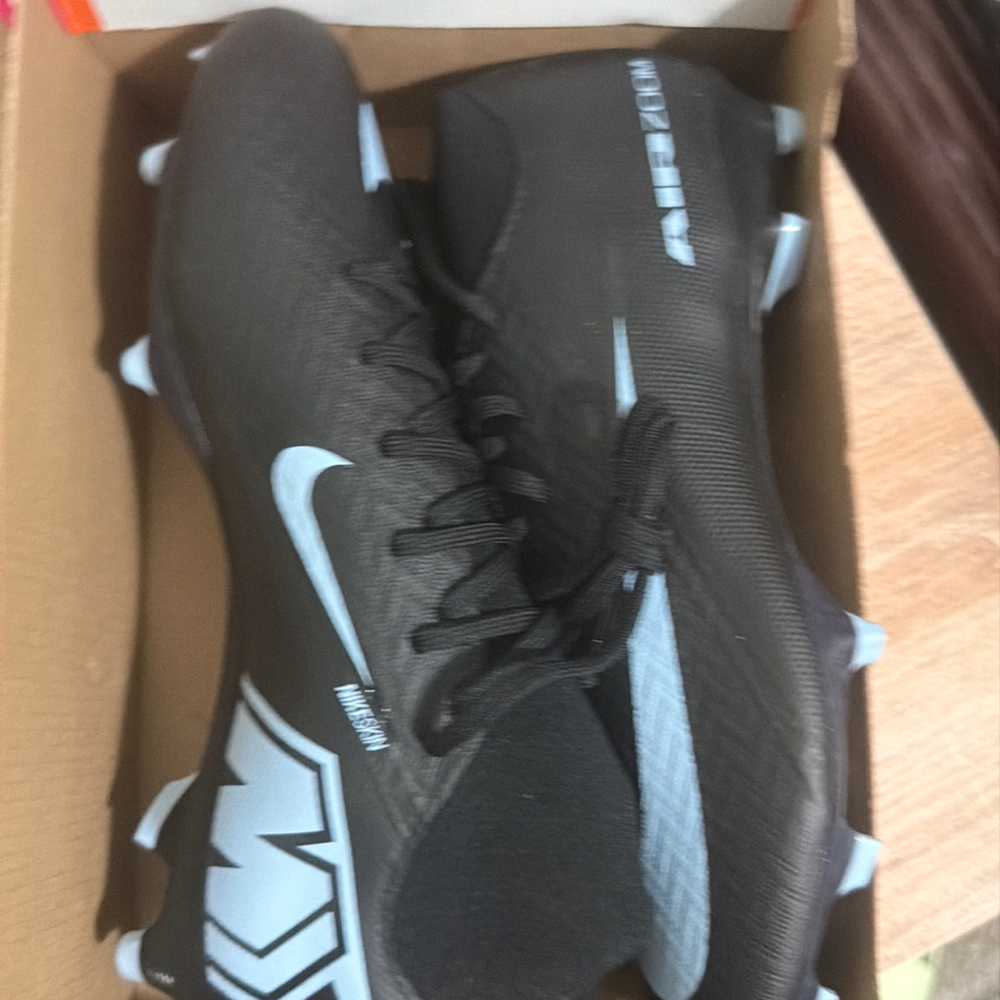 Nike superfly 10 academy size 7.5